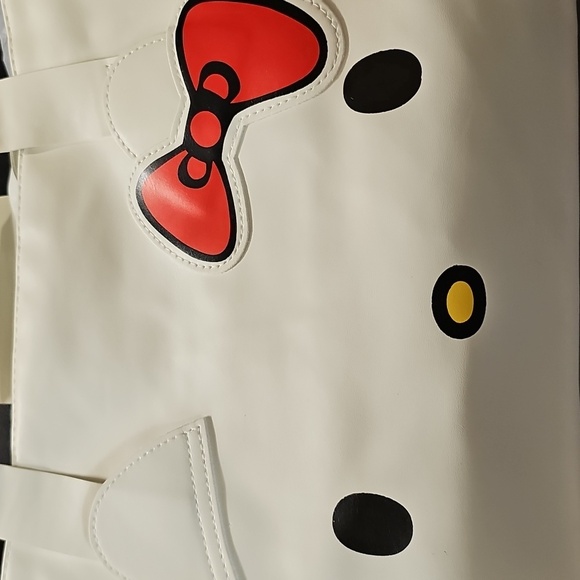 Hello Kitty Extra Large Travel Duffle NWOT - Picture 11 of 11